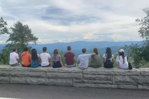 Smoky Mountain Guides: Small Group Van Tours