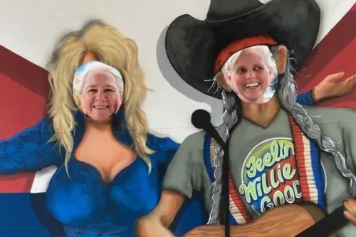 Bigfoot’s Country Barn Selfie Park & Gift Shop